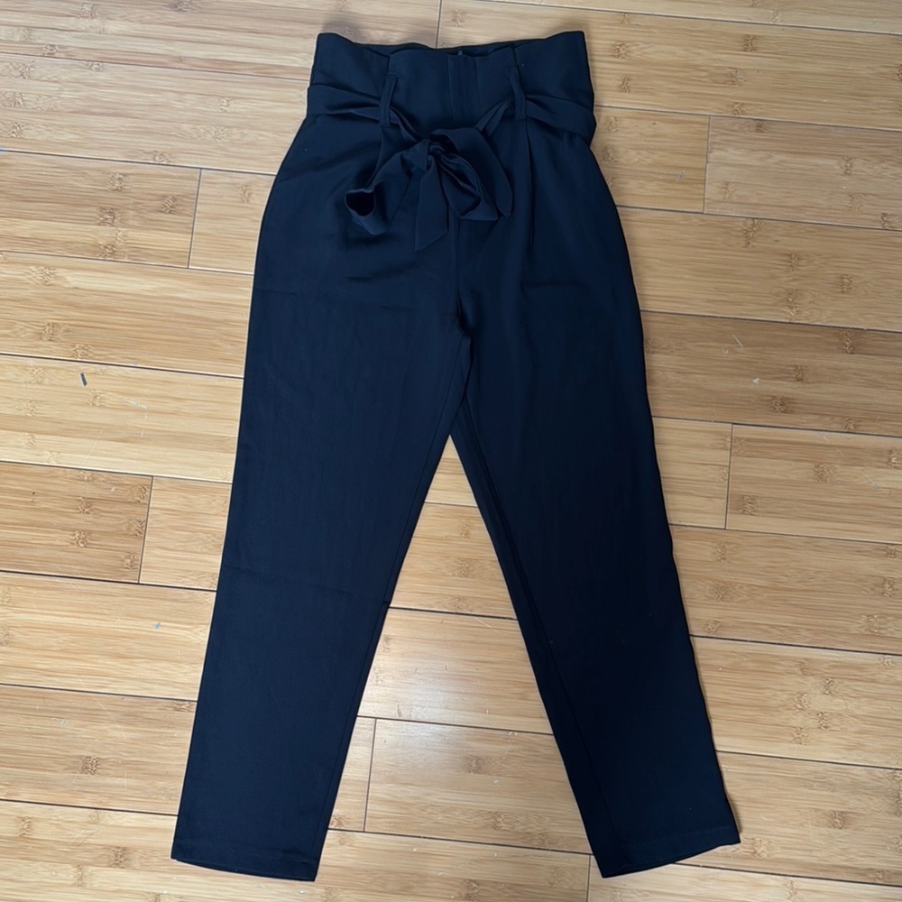Elegant Black Trousers with Classic Appeal sz 7